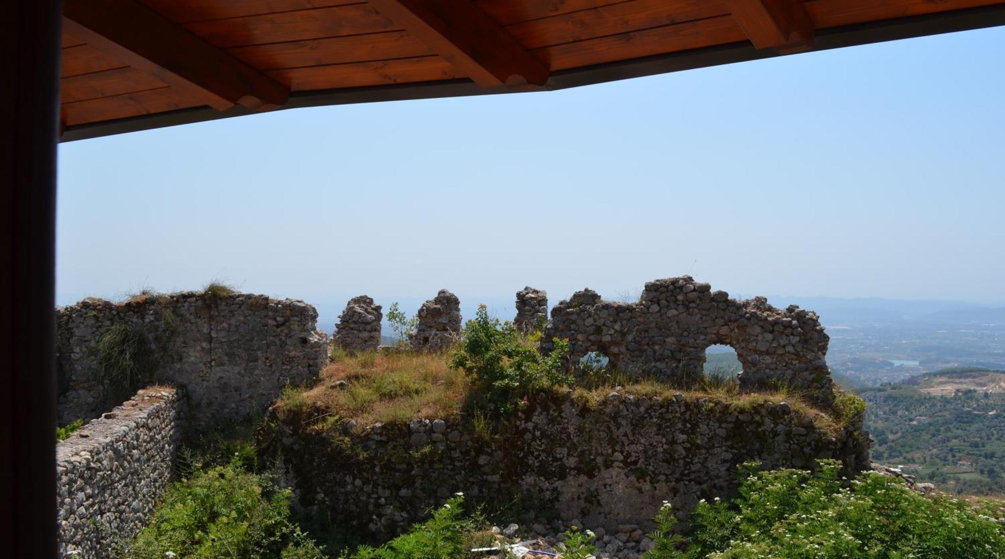 The House Of Dollma , Inside Kruja Castle Hotell Exteriör bild