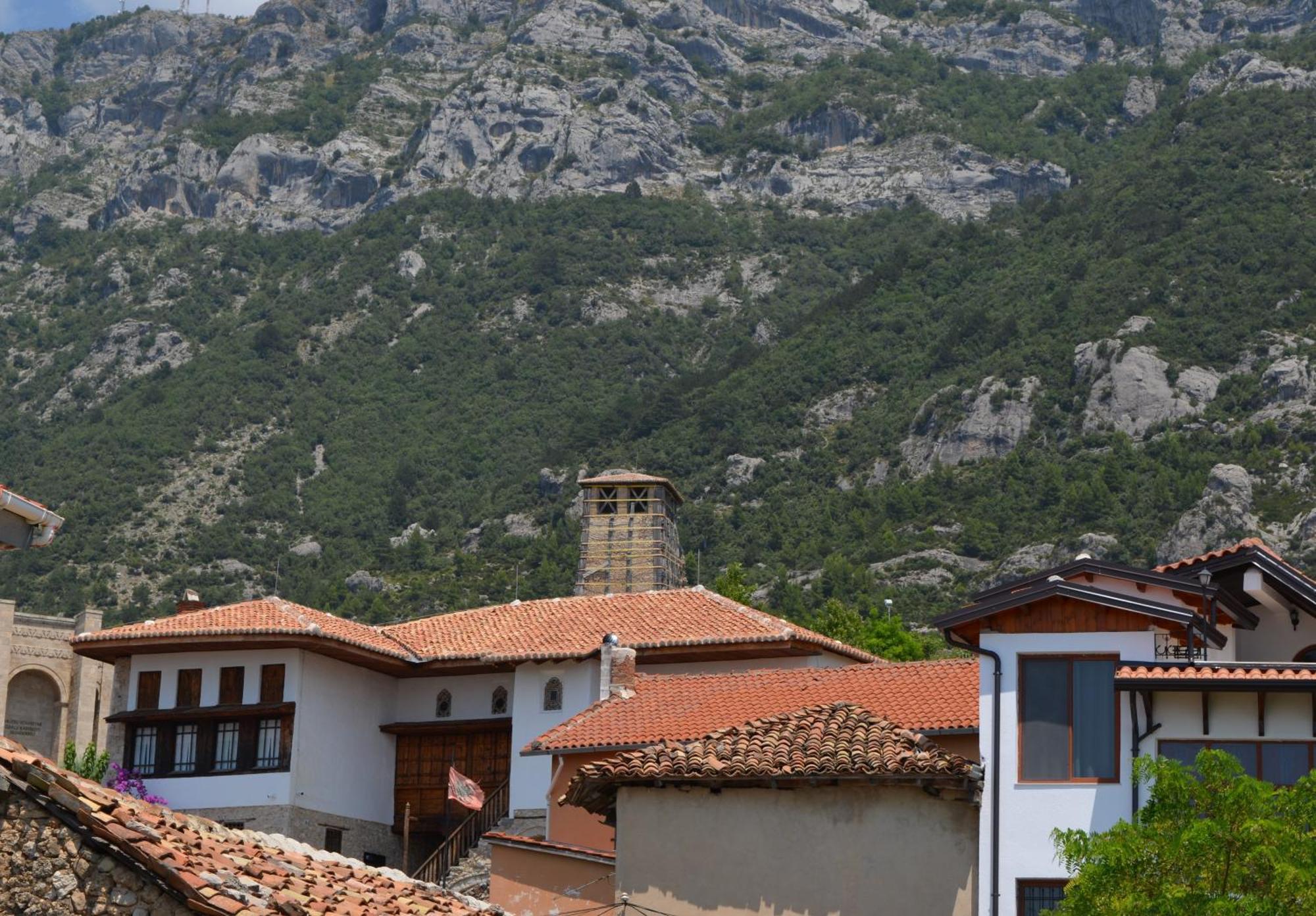 The House Of Dollma , Inside Kruja Castle Hotell Exteriör bild