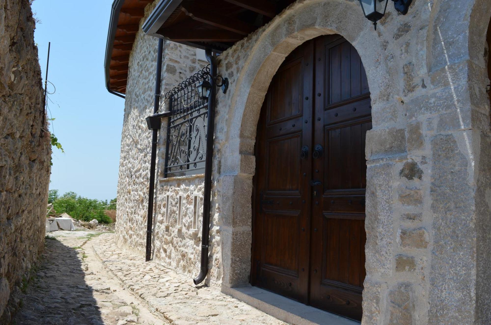 The House Of Dollma , Inside Kruja Castle Hotell Exteriör bild