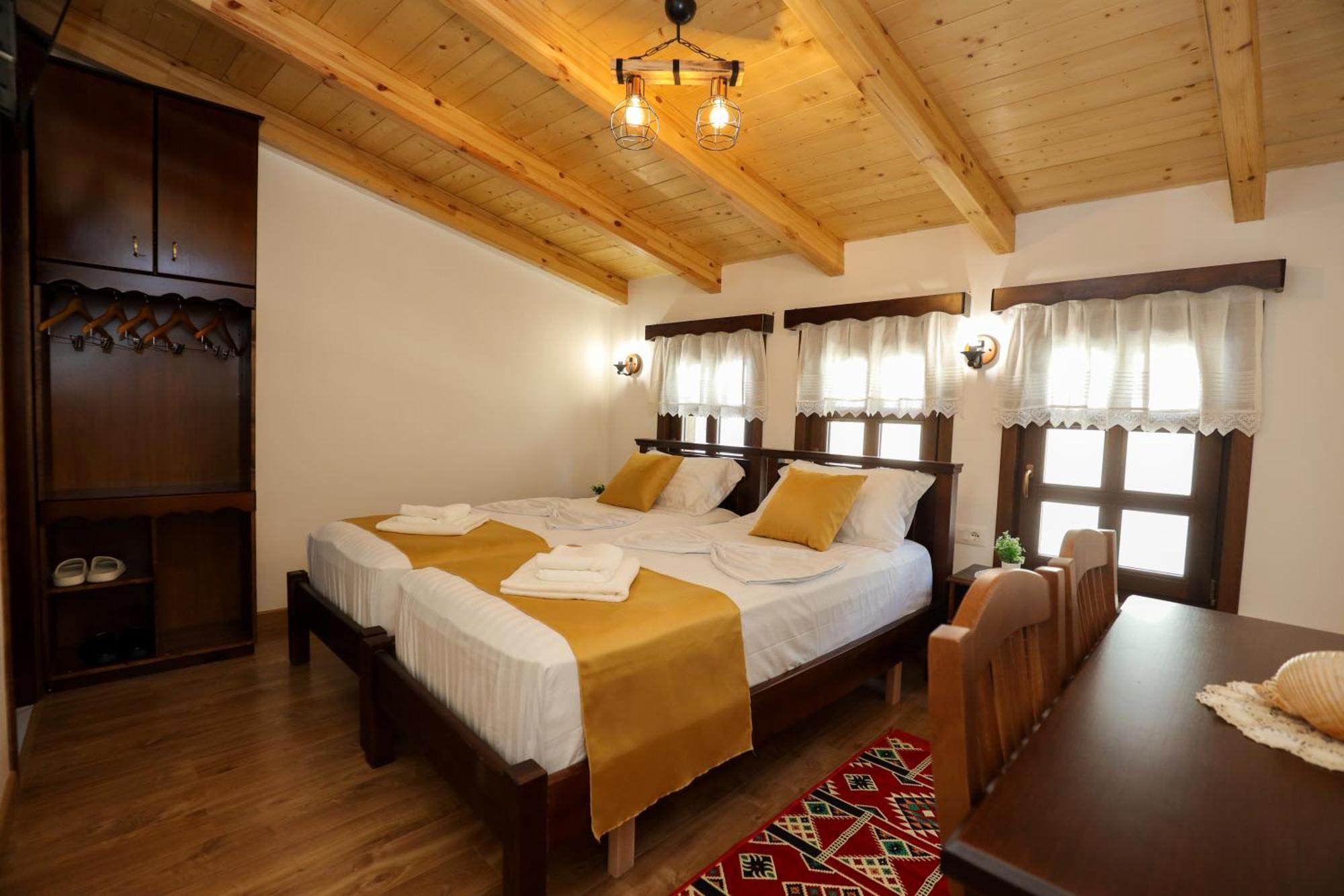The House Of Dollma , Inside Kruja Castle Hotell Rum bild