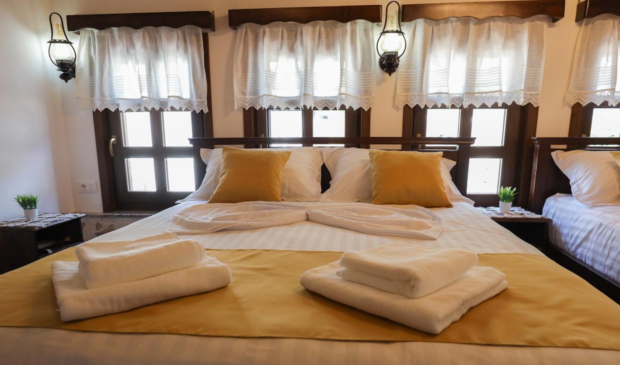The House Of Dollma , Inside Kruja Castle Hotell Rum bild