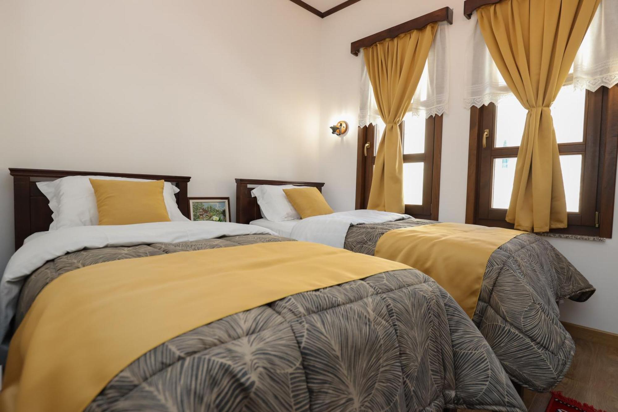 The House Of Dollma , Inside Kruja Castle Hotell Rum bild