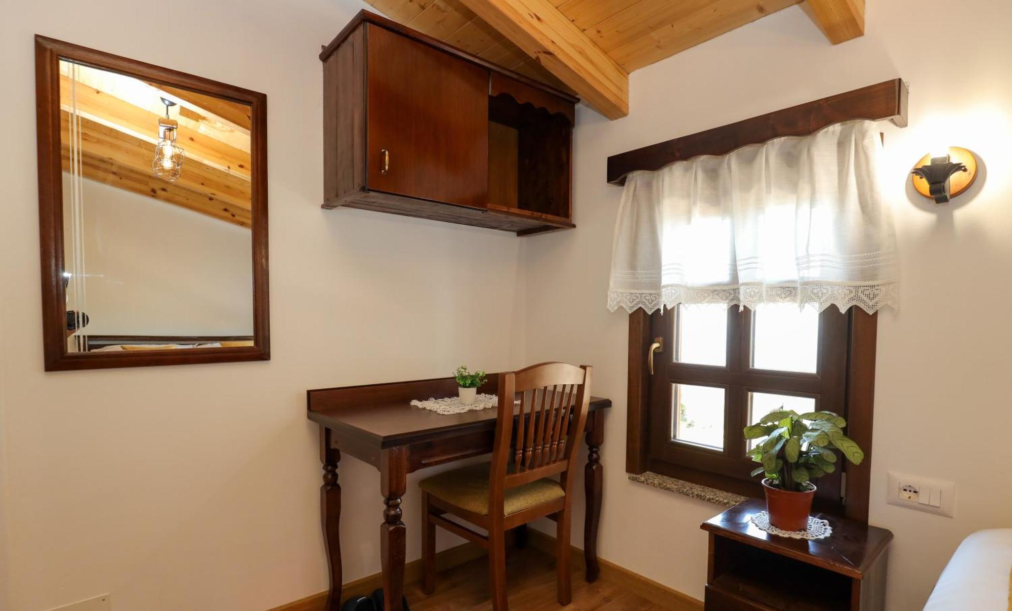 The House Of Dollma , Inside Kruja Castle Hotell Rum bild