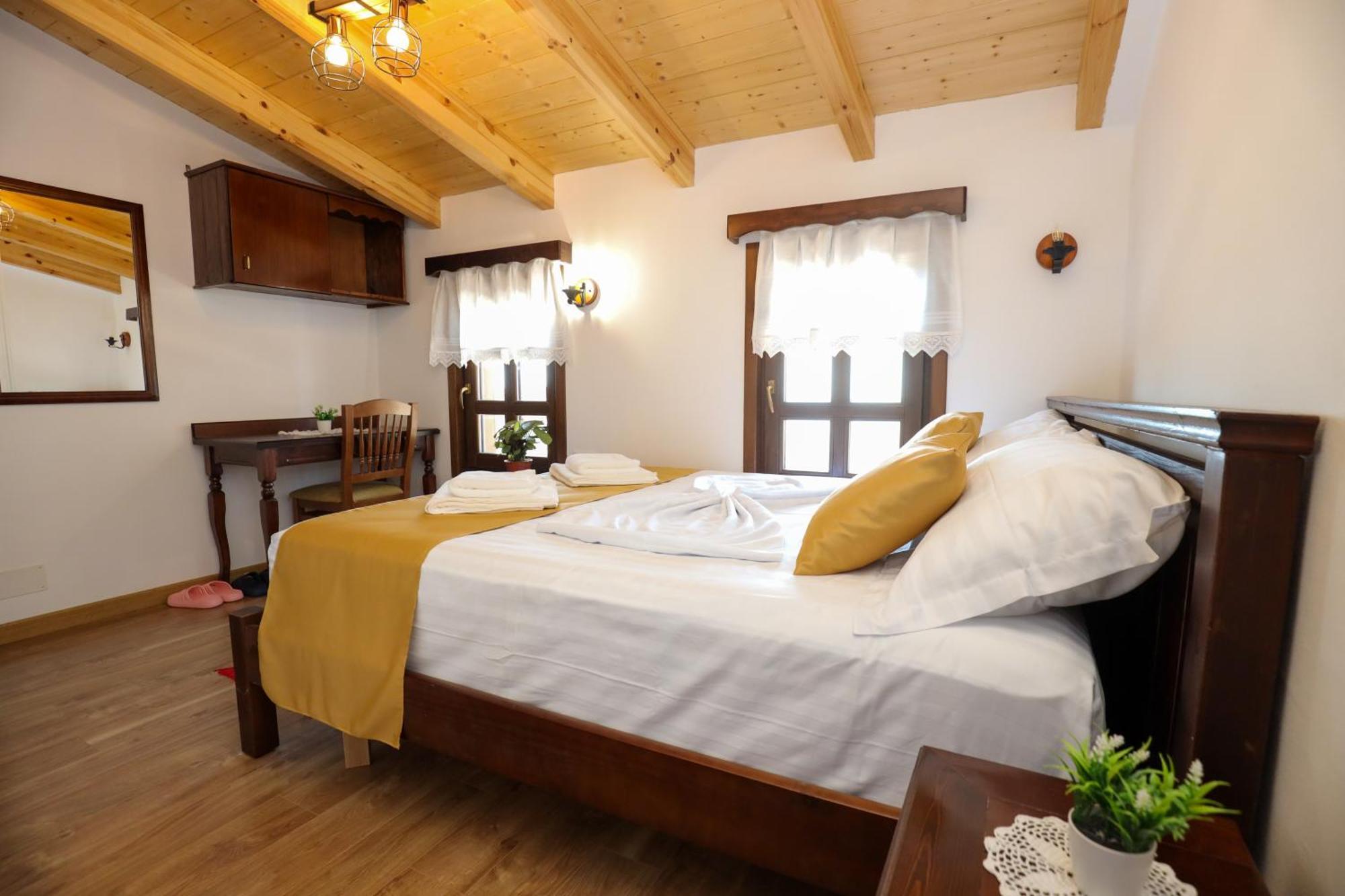 The House Of Dollma , Inside Kruja Castle Hotell Rum bild