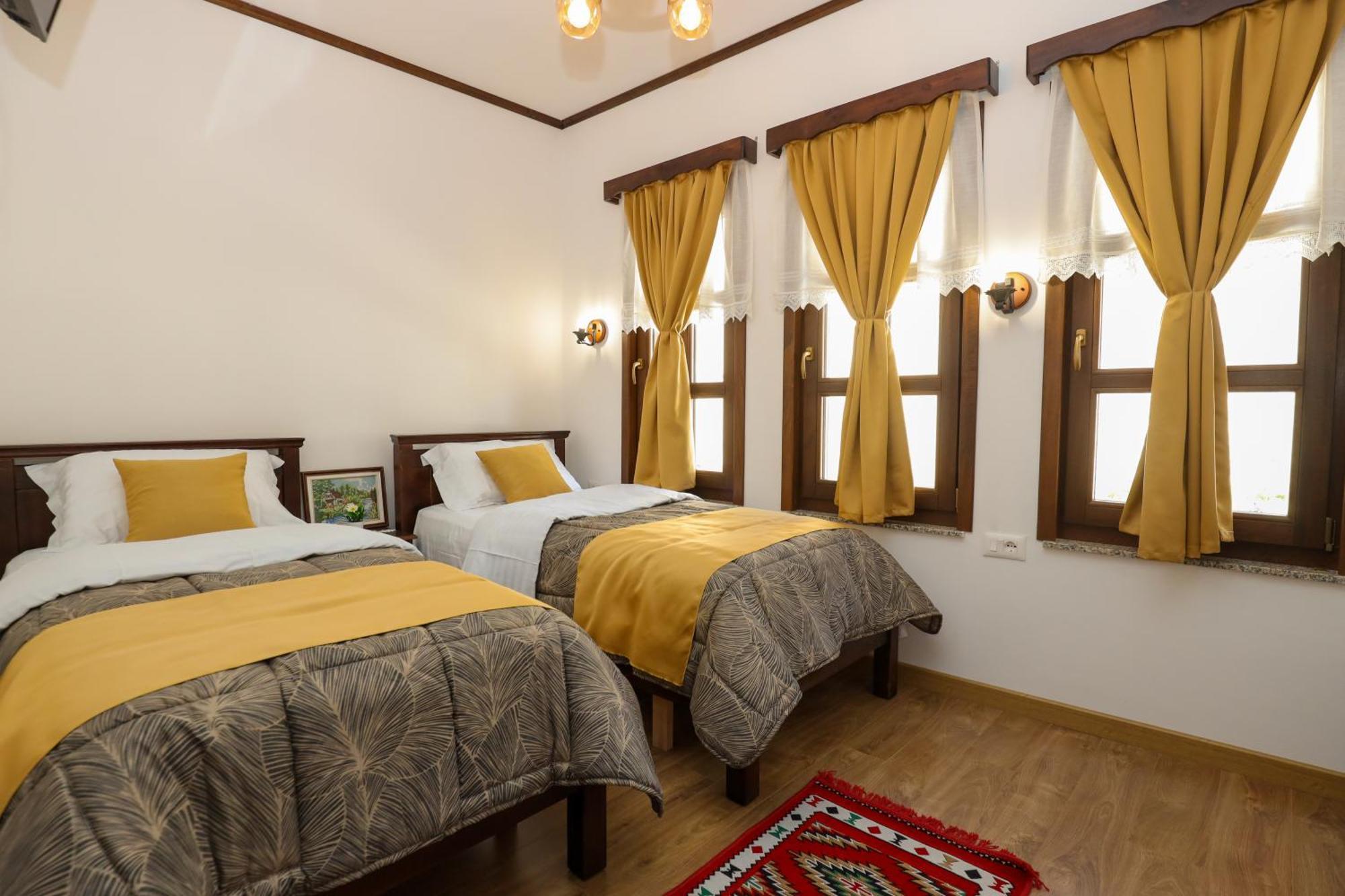 The House Of Dollma , Inside Kruja Castle Hotell Exteriör bild