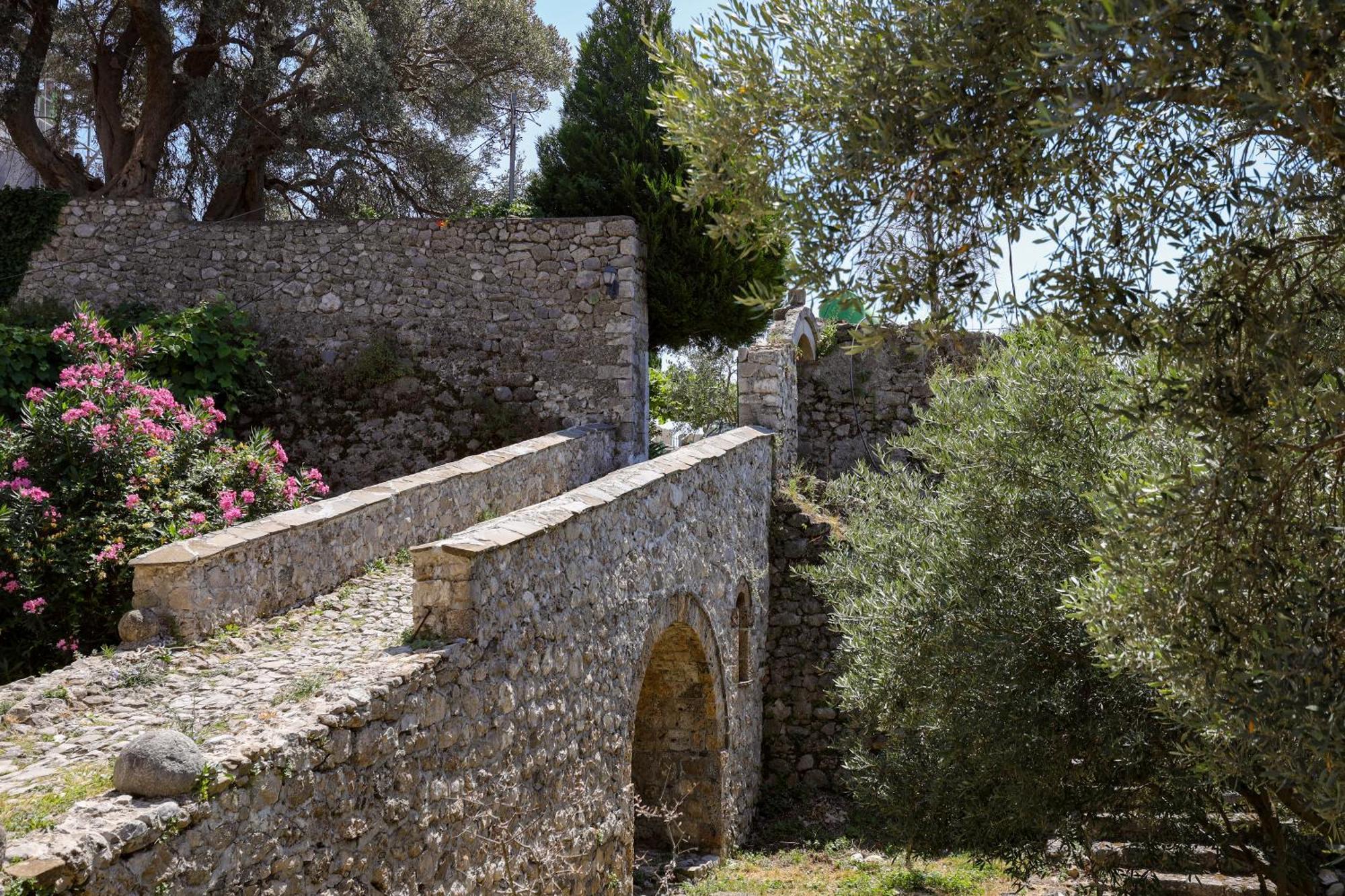 The House Of Dollma , Inside Kruja Castle Hotell Exteriör bild
